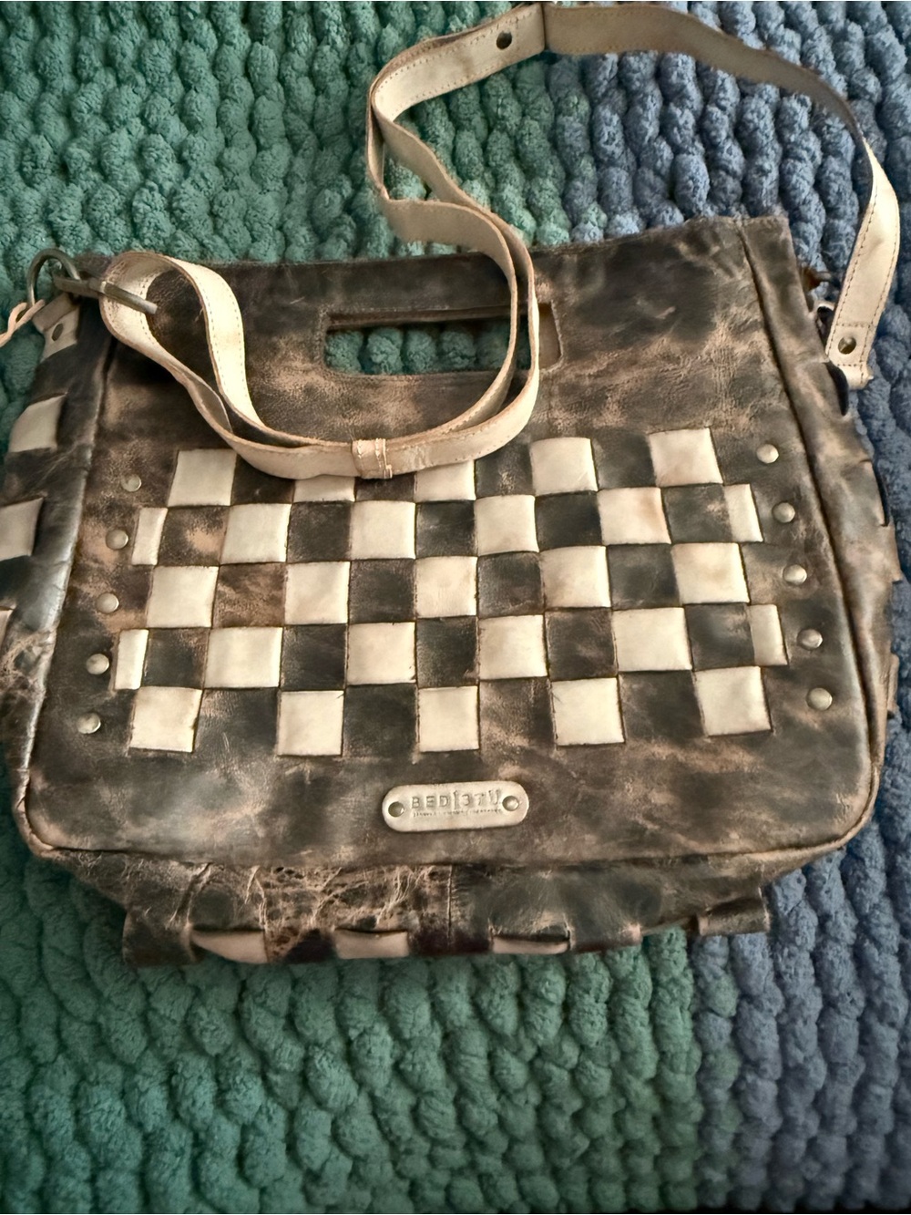 Bedstu- orchid crossbody bag - Picture 3 of 6